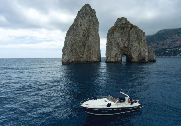 Tour in barca a capri e Faraglioni. Prenota il tuo giro in barca a Capri!